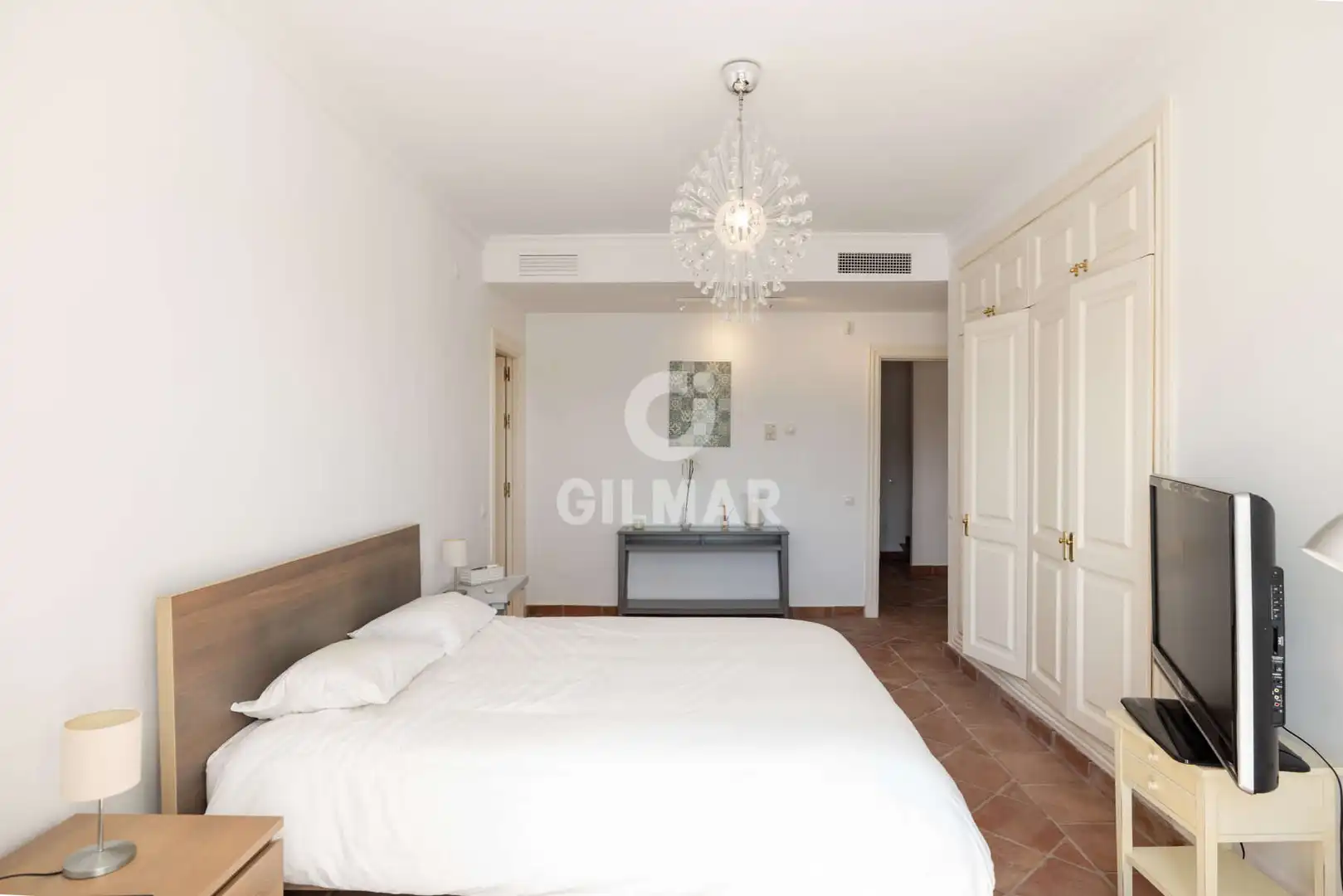 Habitación de Casa adosada en venta en Benahavís con Calefacción y Piscina