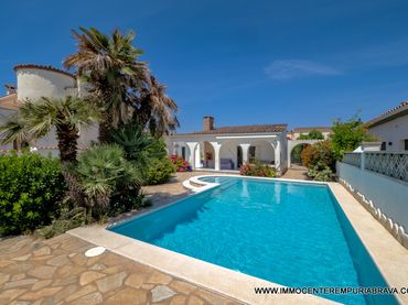 Villa in vendita a Cap Ras - Creus - Falconera