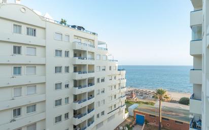 Vista exterior de Pis en venda en Marbella amb Aire condicionat i Terrassa