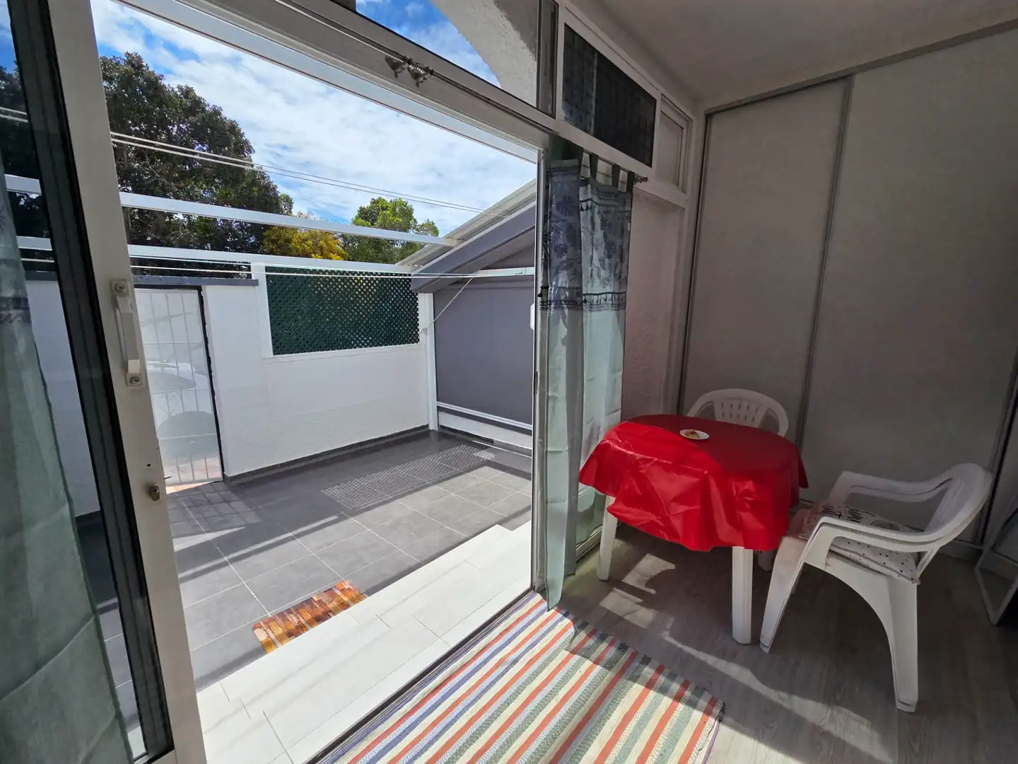 Terrasse von Einfamilien-Reihenhaus zum Verkauf in Torrevieja mit Klimaanlage, Terrasse und Abstellraum