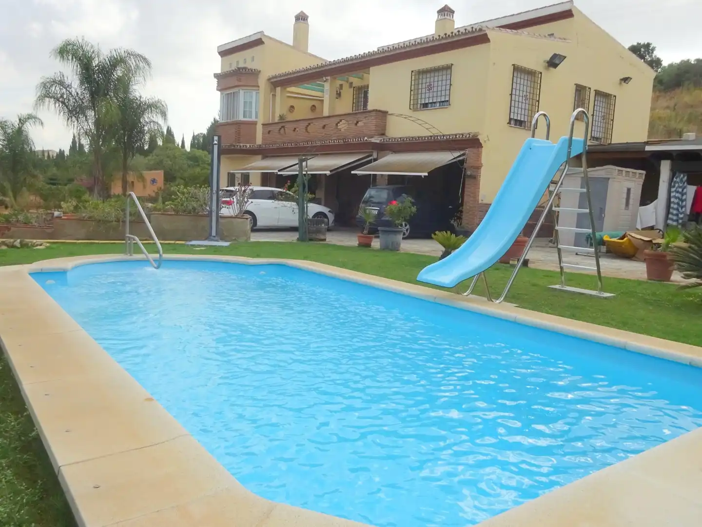 Piscina de Casa o xalet en venda en Alhaurín de la Torre amb Aire condicionat, Jardí privat i Terrassa