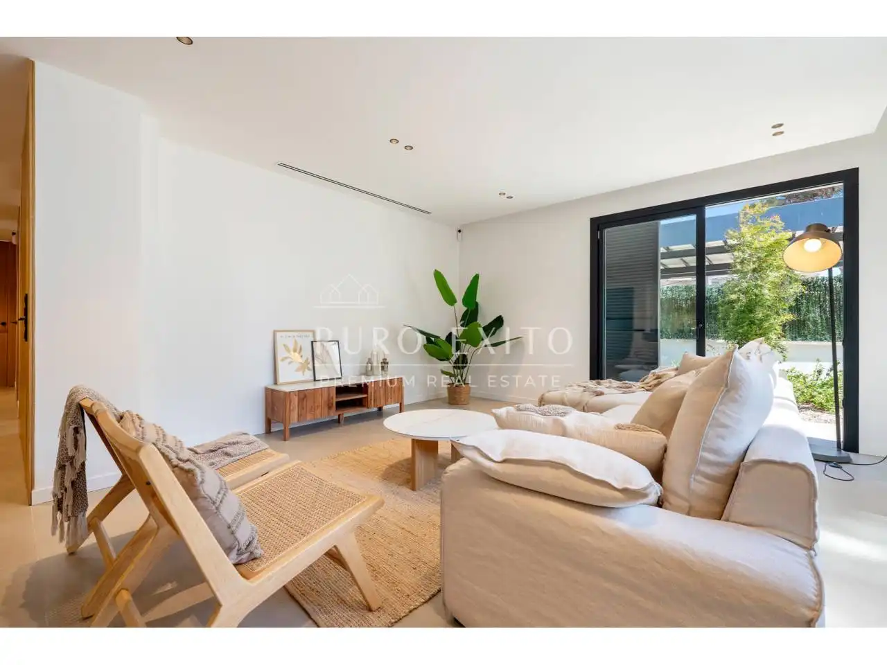 Living room of Houses for sale in Cambrils  with Air Conditioner, Private garden and Terrace