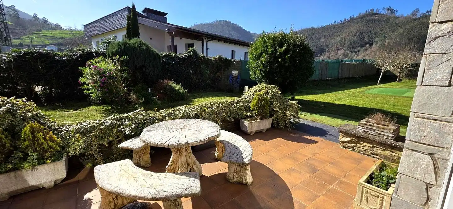 Terrace of Houses for sale in Valdés - Luarca  with Heating, Private garden and Parquet flooring