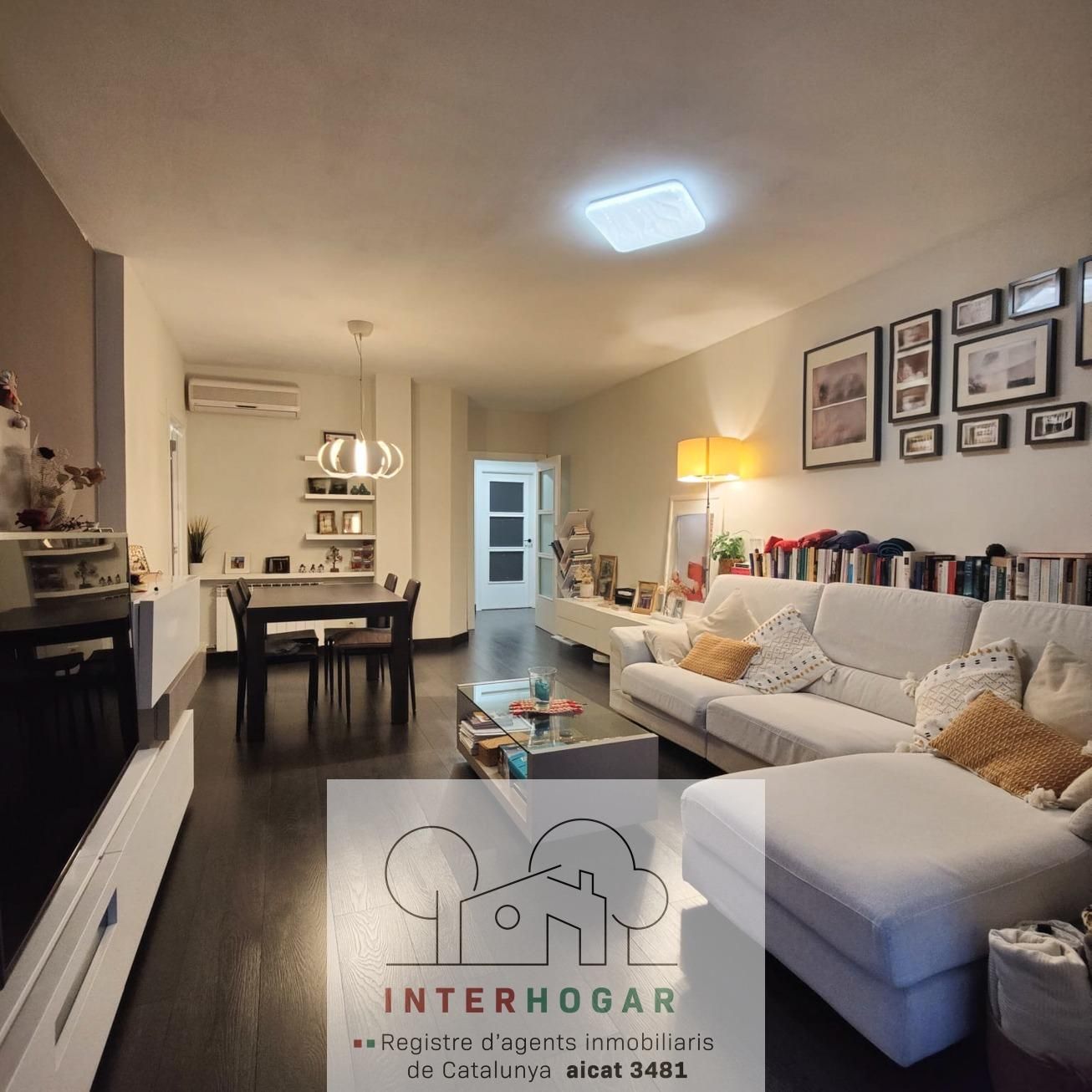 Sala d'estar de Pis de lloguer en Cerdanyola del Vallès amb Terrassa