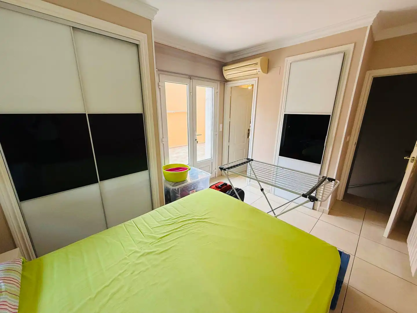 Dormitori de Casa adosada en venda en Oliva amb Aire condicionat, Calefacció i Jardí privat