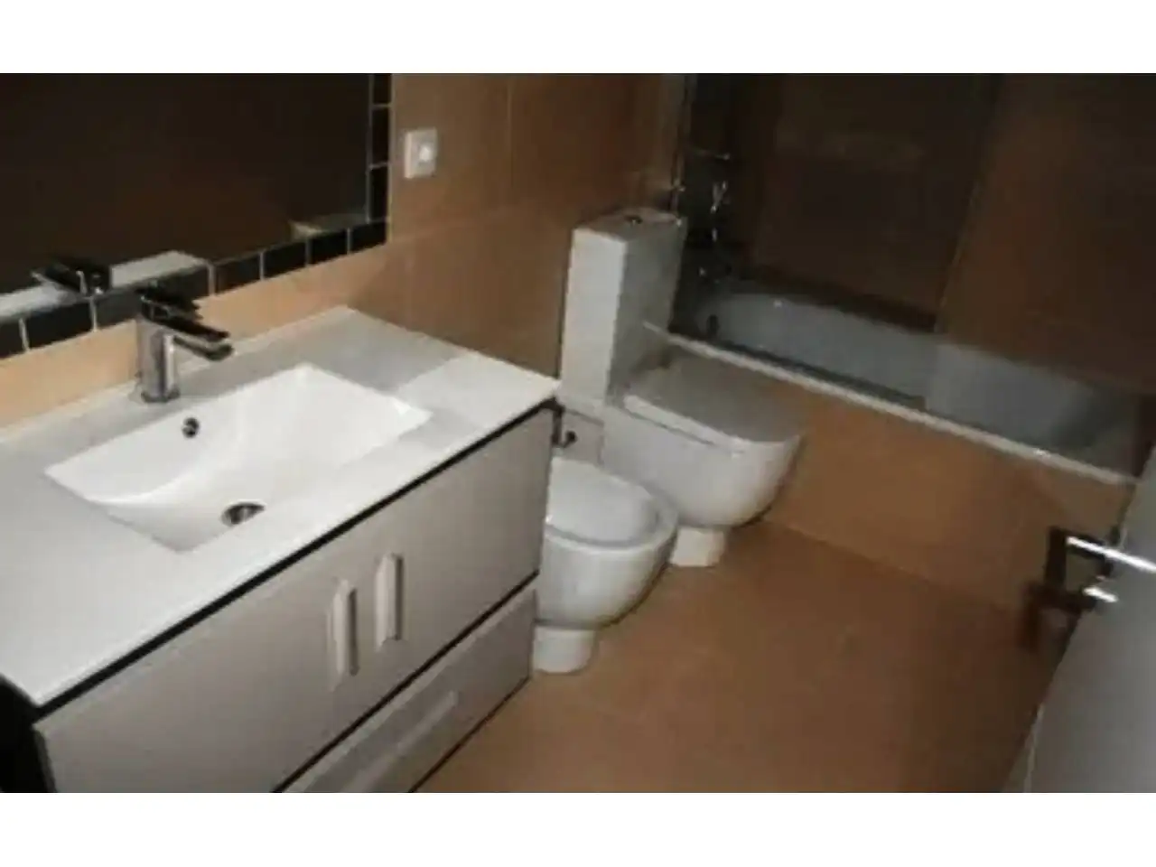 Baño de Piso en venta en Elche / Elx con Aire acondicionado, Calefacción y Amueblado