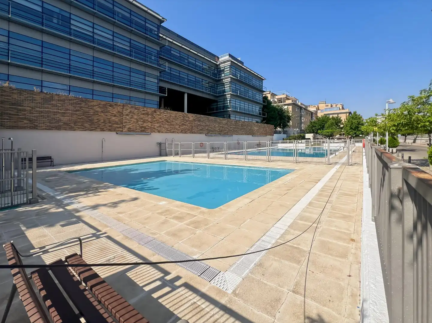 Pis amb piscina en venda a Avenida Talgo