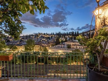 Casa con balcón en venta en Cuesta del Rey Chico 13