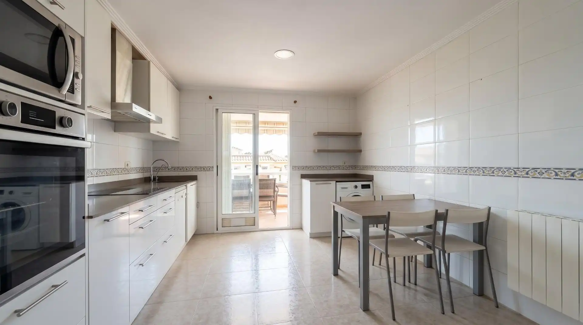 Cuina de Casa o xalet en venda en La Pobla de Vallbona amb Aire condicionat, Calefacció i Jardí privat