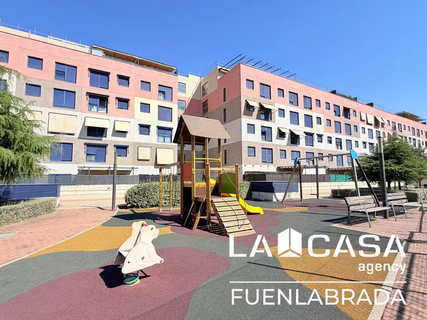 Vista exterior de Pis en venda en Fuenlabrada amb Aire condicionat, Traster i Piscina