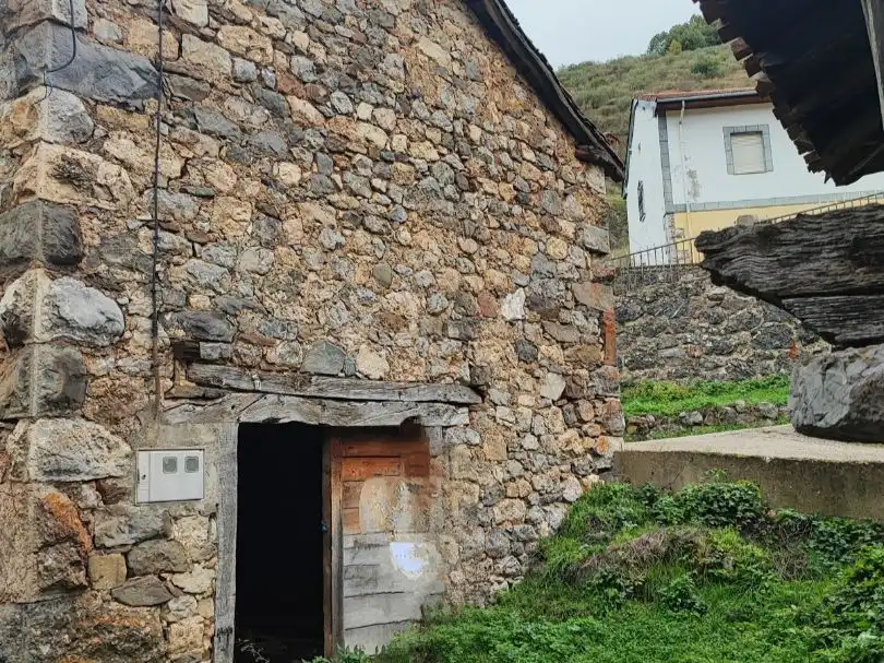 Casa rústica amb jardí en venda a Calle Calvo Sotelo 32, imagen 3
