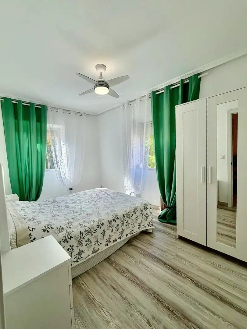 Dormitori de Apartament en venda en Alicante / Alacant amb Aire condicionat, Terrassa i Moblat