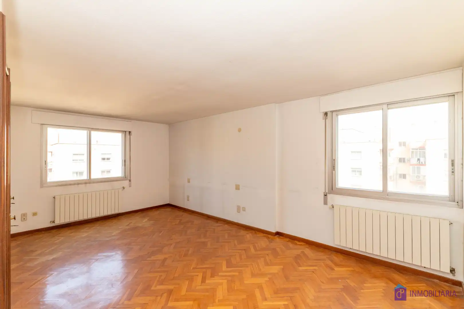 Living room of Flat for sale in Zaragoza  with Air Conditioner and Heating