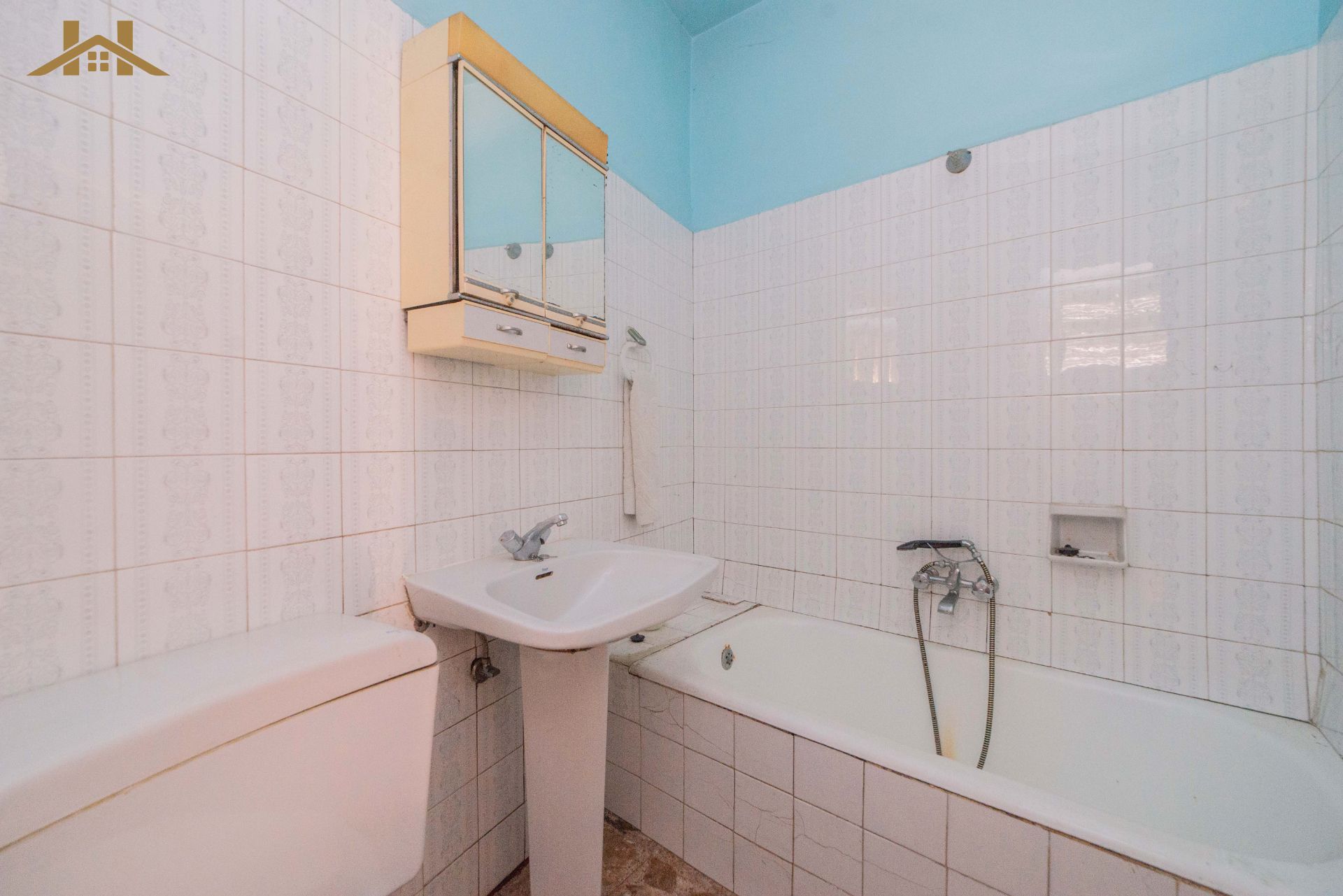 Bathroom of Country house for sale in San Martín de Valdeiglesias