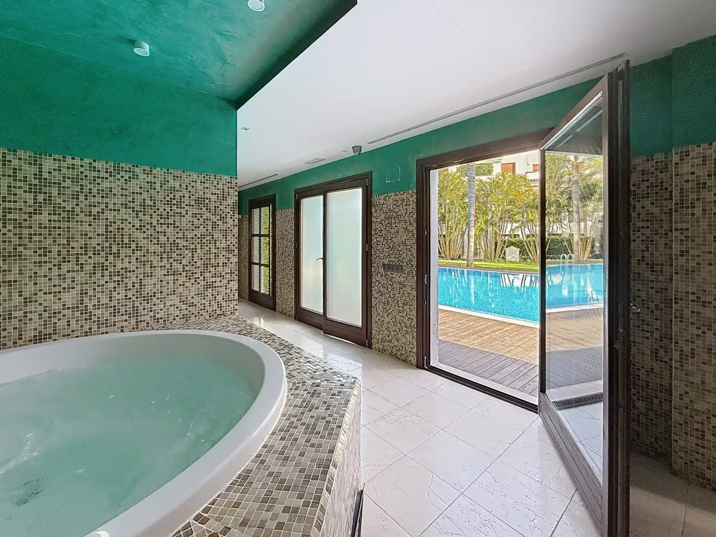 Piscina de Apartament en venda en Estepona amb Aire condicionat, Terrassa i Piscina