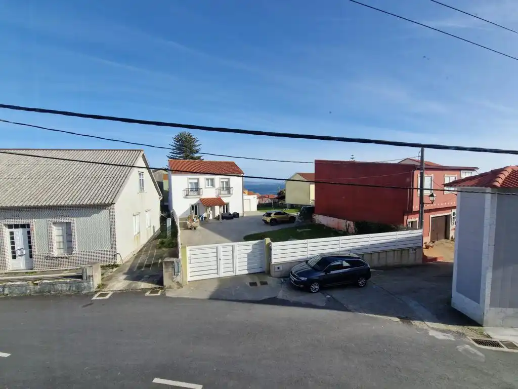 Vista exterior de Casa o xalet en venda en Ribeira amb Jardí privat, Terrassa i Moblat