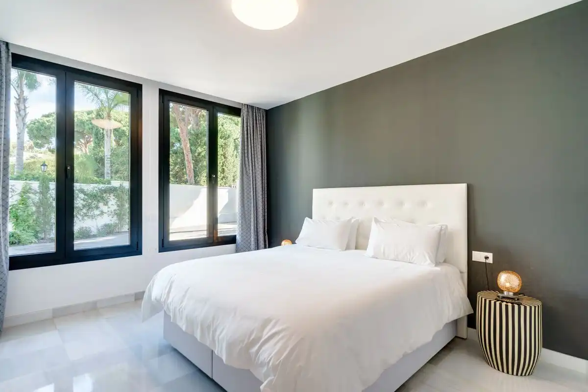 Dormitori de Casa o xalet de lloguer en Marbella amb Aire condicionat, Jardí privat i Traster
