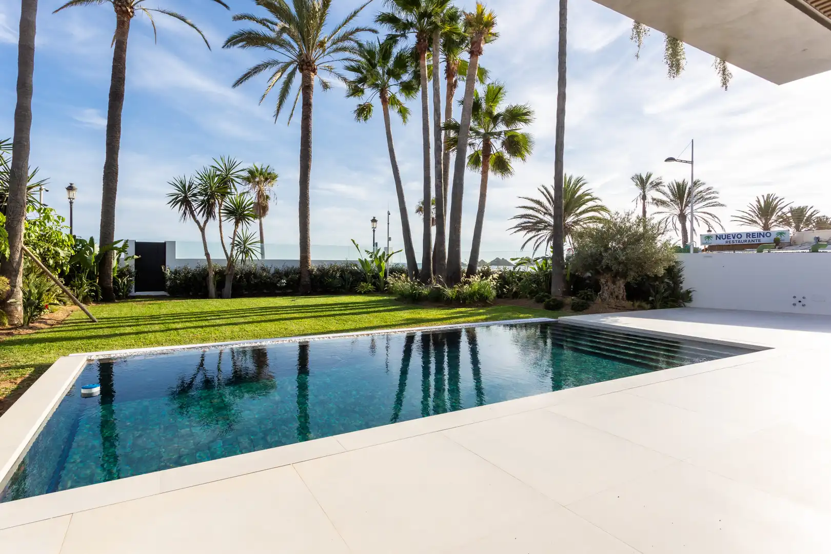 Swimming pool of Houses for sale in Marbella  with Air Conditioner, Terrace and Storage room