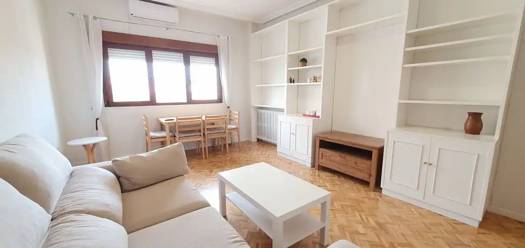 Wohnzimmer von Wohnungen zur Miete in Madrid mit Klimaanlage, Heizung und Parkett