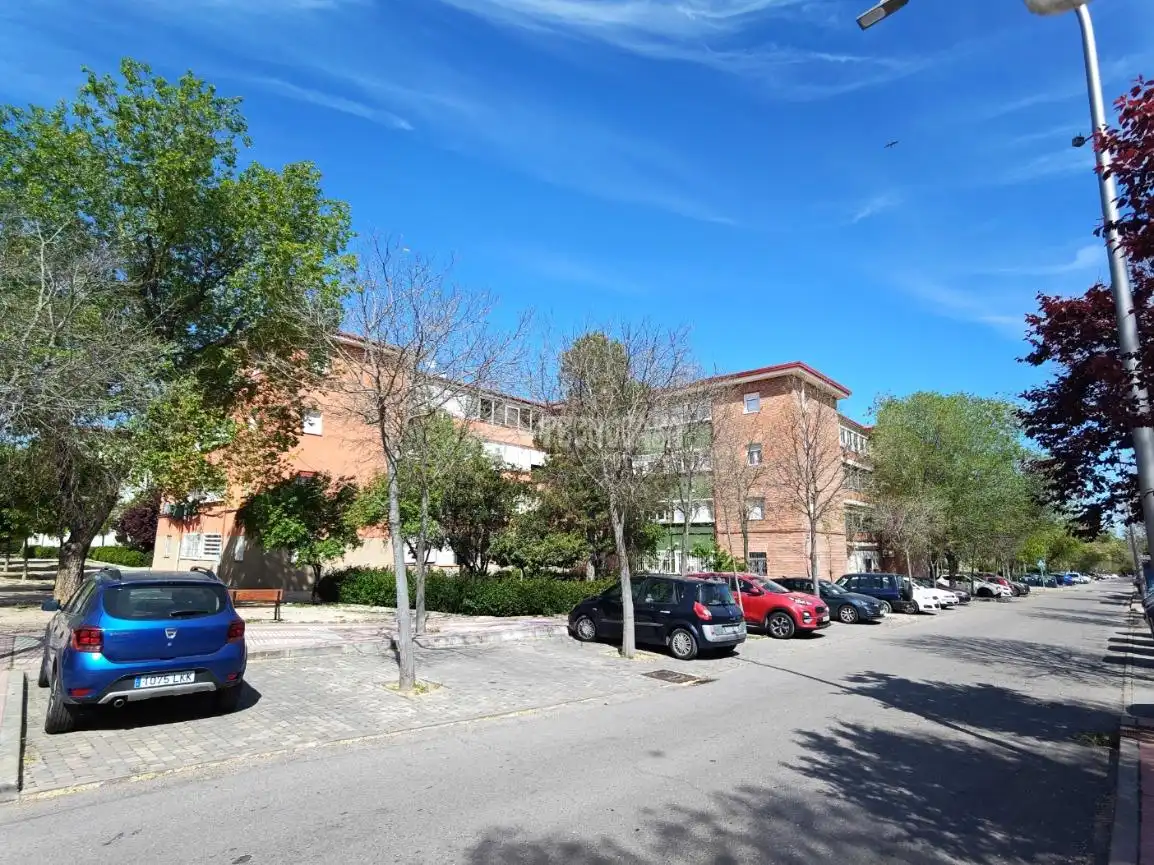 Vista exterior de Piso en venta en Madrid con Calefacción