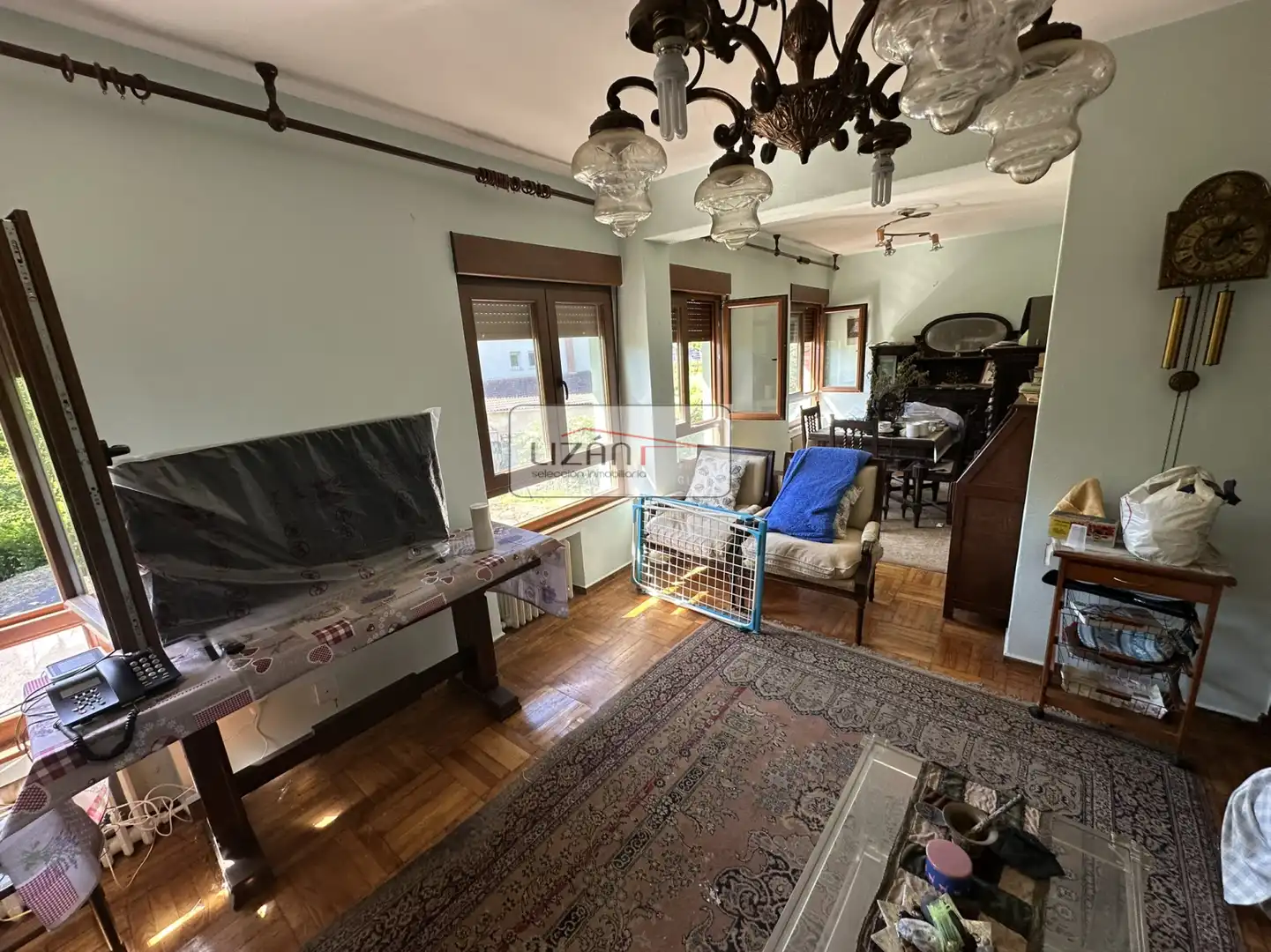 Sala d'estar de Casa o xalet en venda en Siero amb Calefacció i Parquet