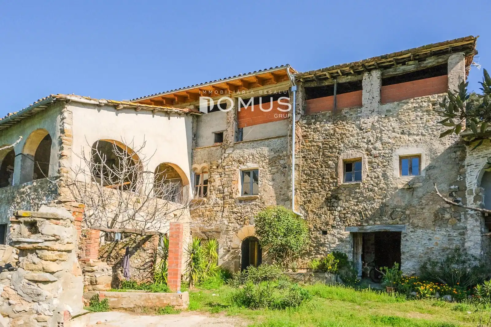 Exterior view of Country homes for sale in Besalú  with Private garden