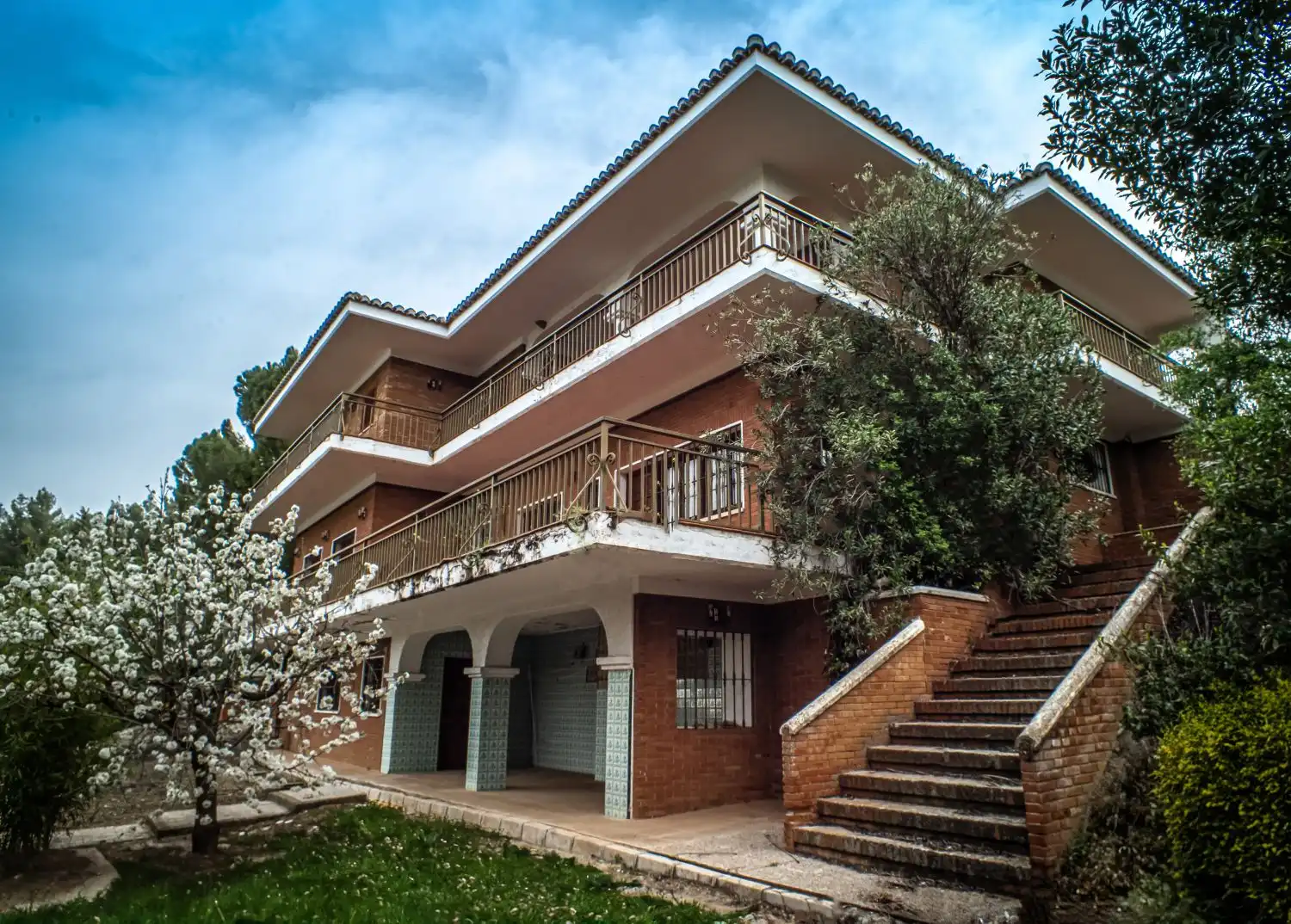 Vista exterior de Casa o xalet en venda en Loja amb Jardí privat, Terrassa i Piscina