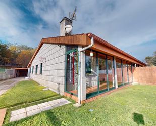 Vista exterior de Casa adosada en venda en Ponteareas amb Calefacció, Jardí privat i Terrassa