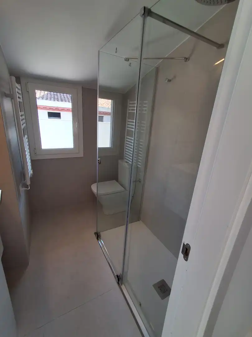 Bathroom of Duplexes for rent in Terrassa  with Air Conditioner, Heating and Terrace