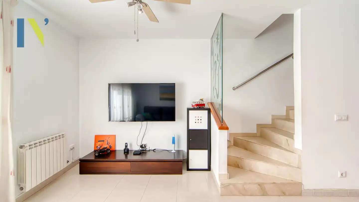 Sala d'estar de Casa o xalet en venda en Bescanó amb Aire condicionat i Terrassa