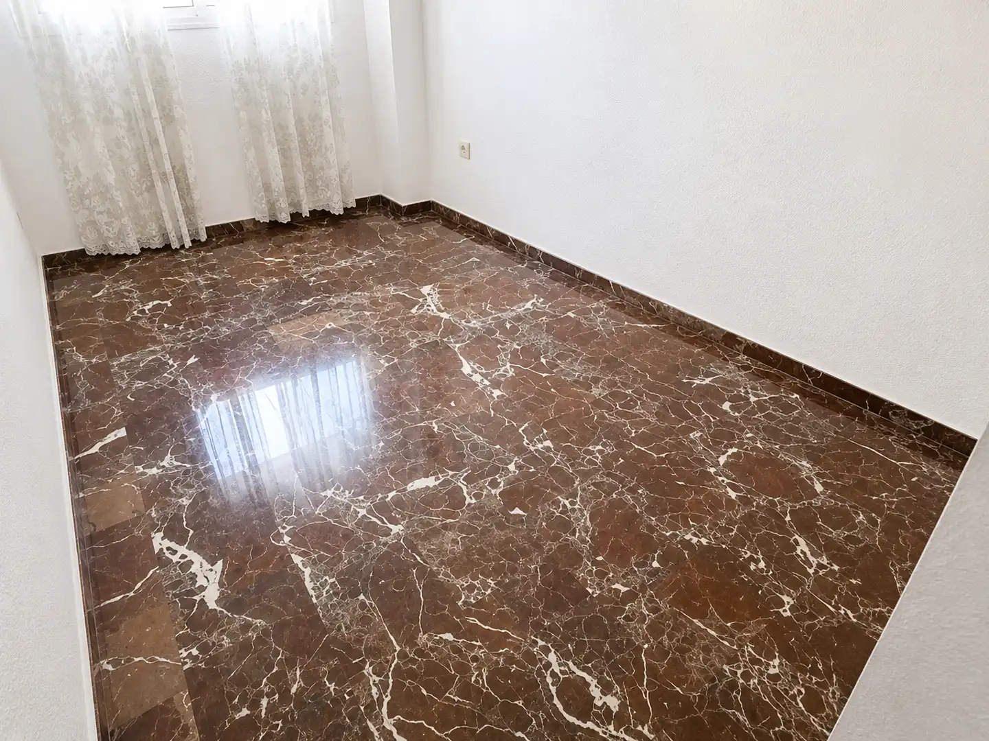 Habitación de Piso en venta en Valencia con Aire acondicionado, Amueblado y Horno
