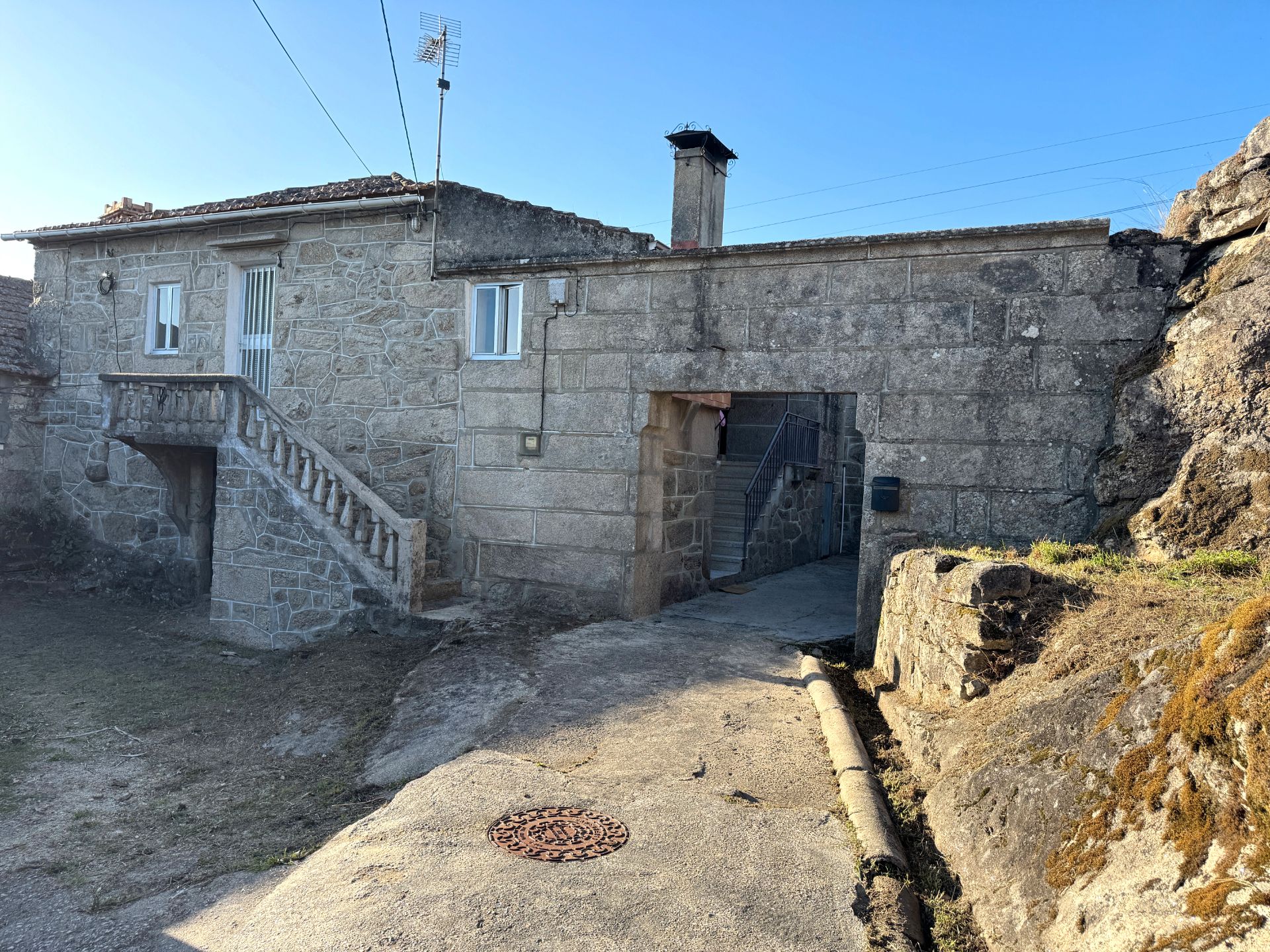 Vista exterior de Casa o xalet en venda en Arbo amb Jardí privat, Traster i Moblat
