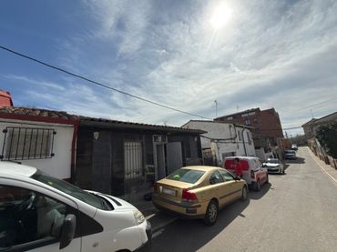 Chalet en venta en C/ Ribaza
