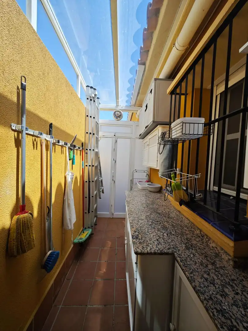 Cuina de Casa o xalet en venda en Chiclana de la Frontera amb Calefacció, Piscina i Moblat