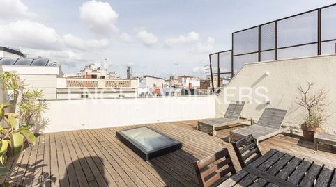 Encantador piso con terraza privada y parking opcional junto a las Ramblas