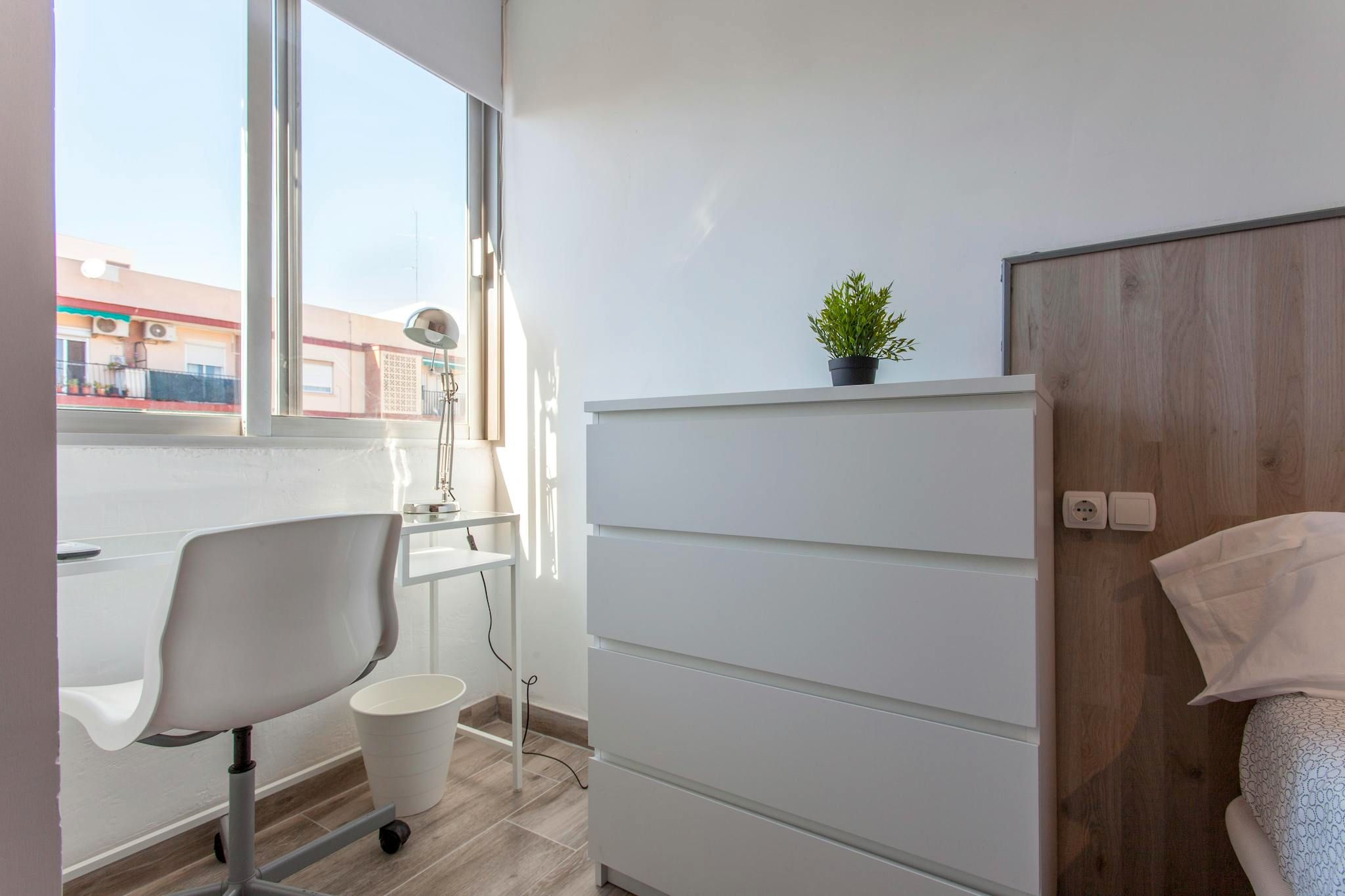 Dormitori de Pis per a compartir en  Valencia Capital amb Aire condicionat, Calefacció i Moblat