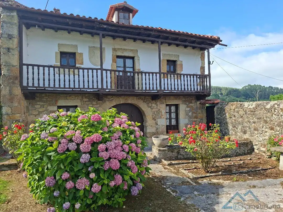 Vista exterior de Casa adosada en venda en Bareyo amb Terrassa, Traster i Moblat