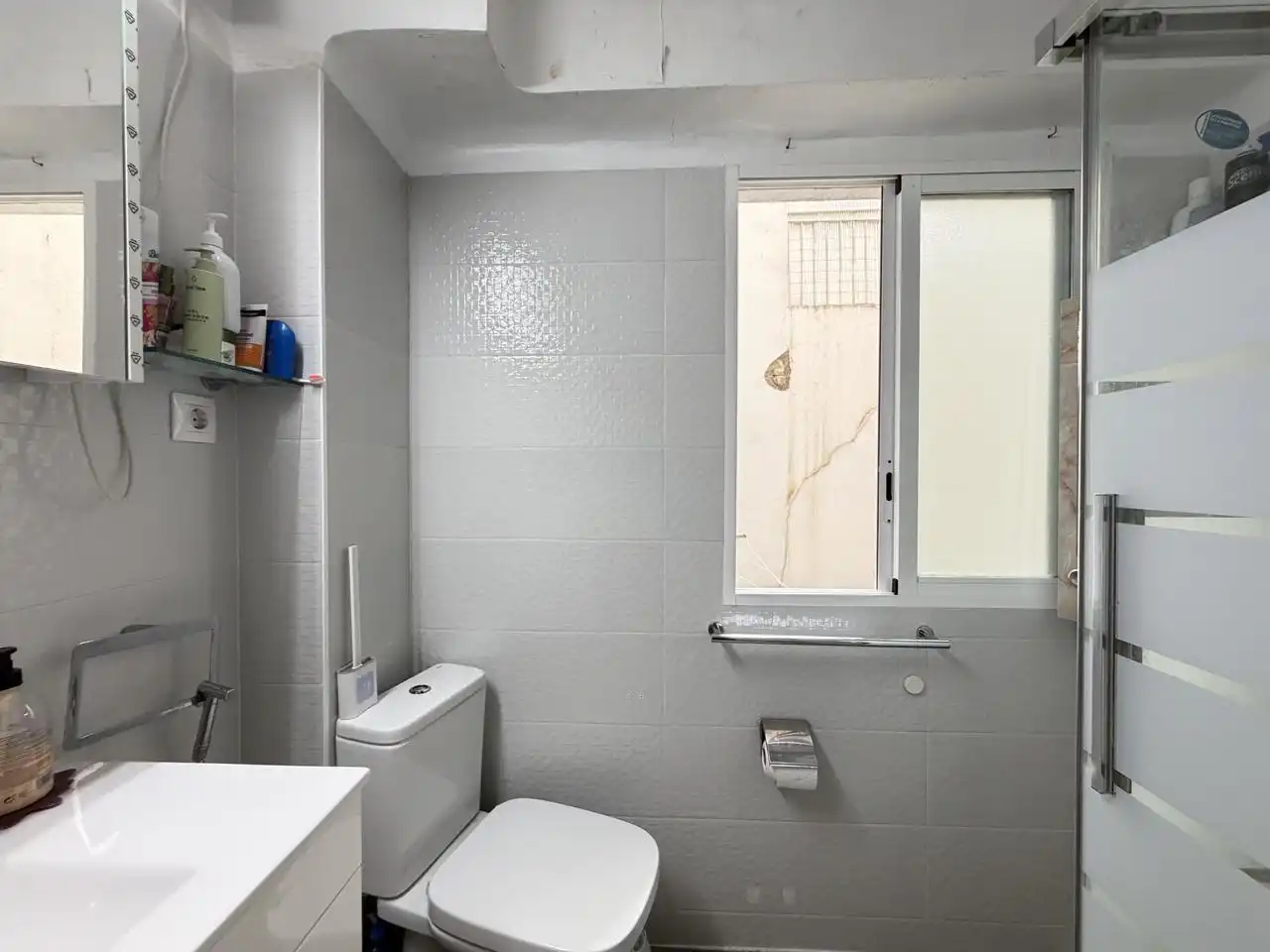 Bathroom of Flat for share in Alicante / Alacant  with Furnished