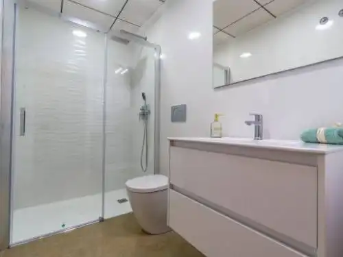 Bany de Pis en venda en Torrevieja amb Balcó i Piscina comunitària