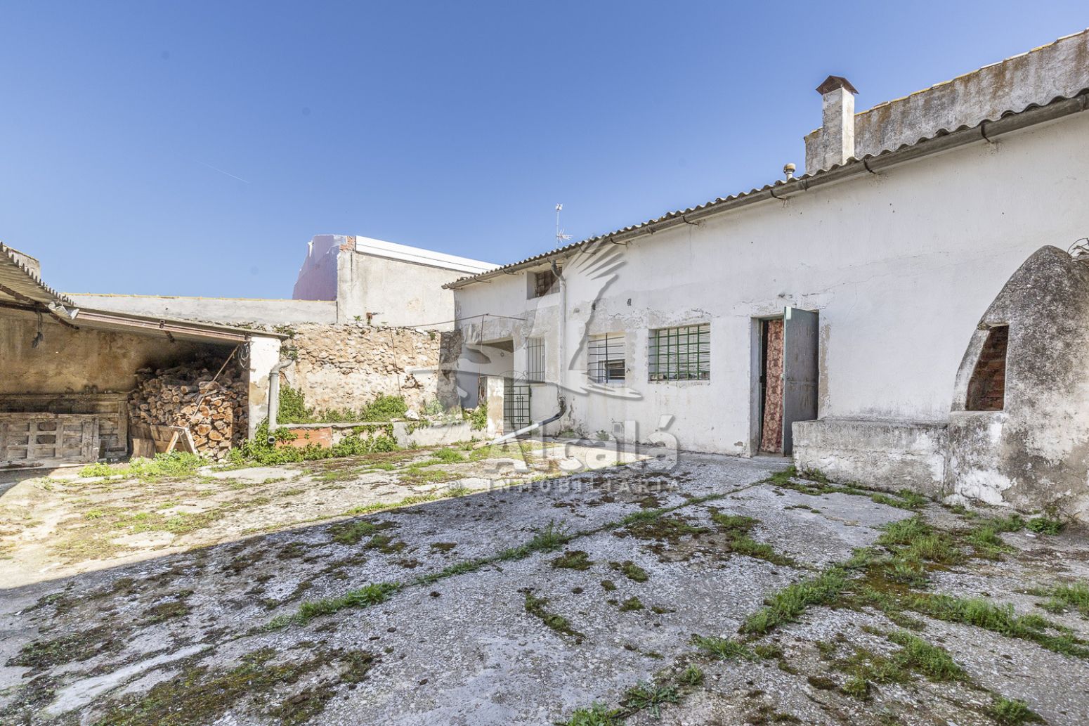 Vista exterior de Casa o xalet en venda en Driebes amb Calefacció, Traster i Balcó