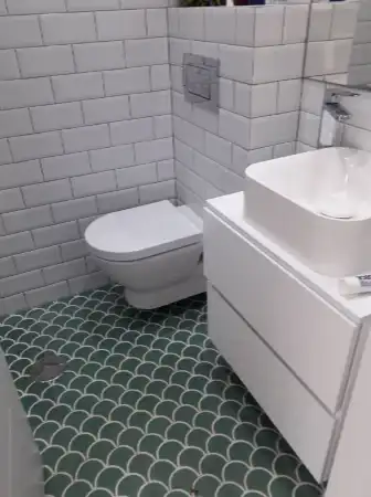 Baño de Estudio de alquiler en Estepona con Aire acondicionado, Calefacción y Jardín privado