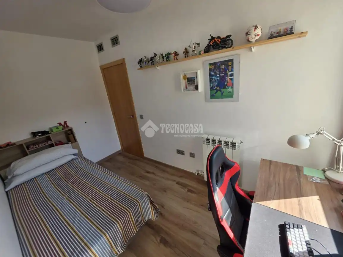 Bedroom of Flat for sale in Cadrete  with Air Conditioner, Heating and Terrace