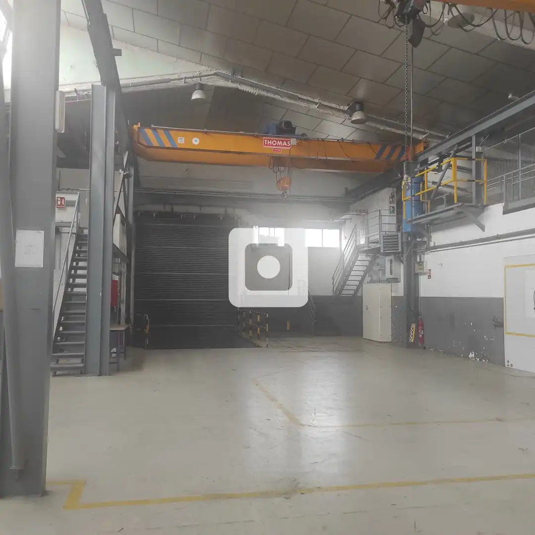 Industrial buildings for rent in de les Cosidores, Egara