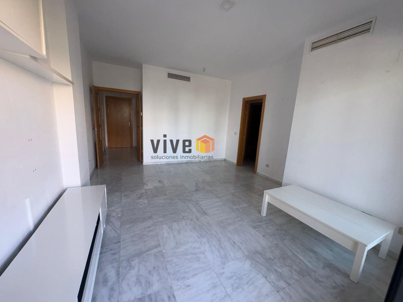 Sala d'estar de Pis en venda en Mairena del Aljarafe amb Aire condicionat, Terrassa i Piscina comunitària