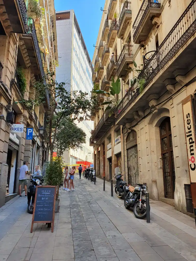 Vista exterior de Estudi en venda en Barcelona amb Aire condicionat, Calefacció i Parquet