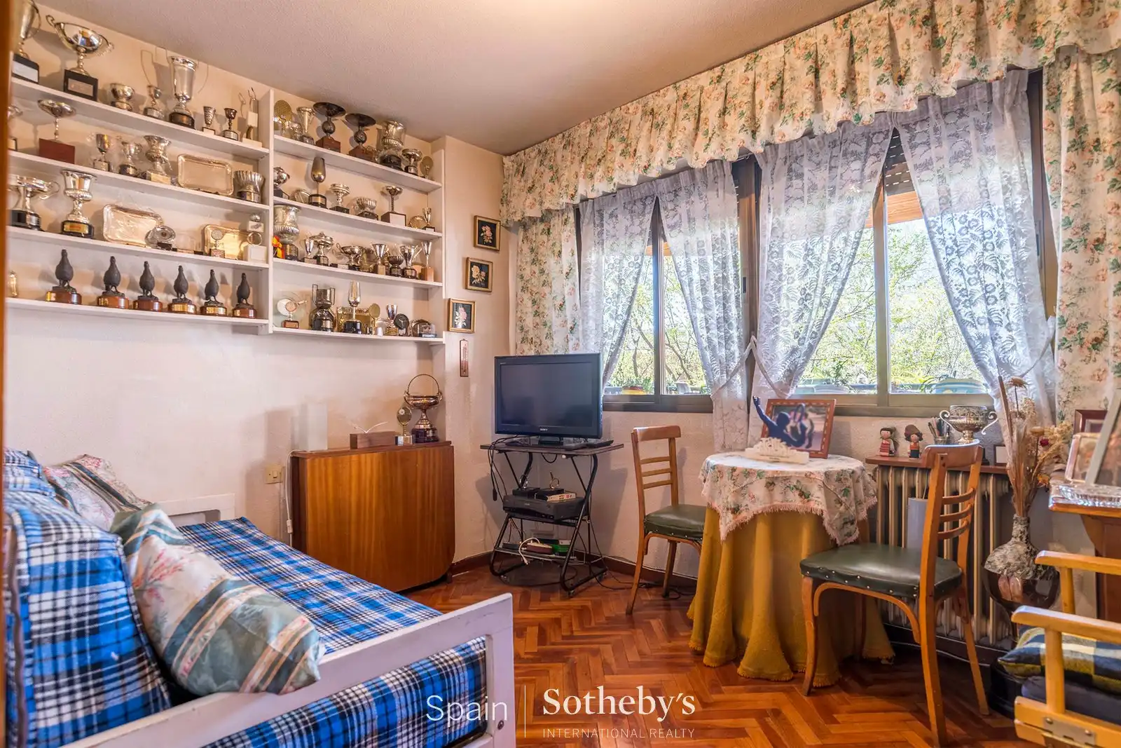 Dormitori de Apartament en venda en Madrid amb Aire condicionat, Calefacció i Terrassa