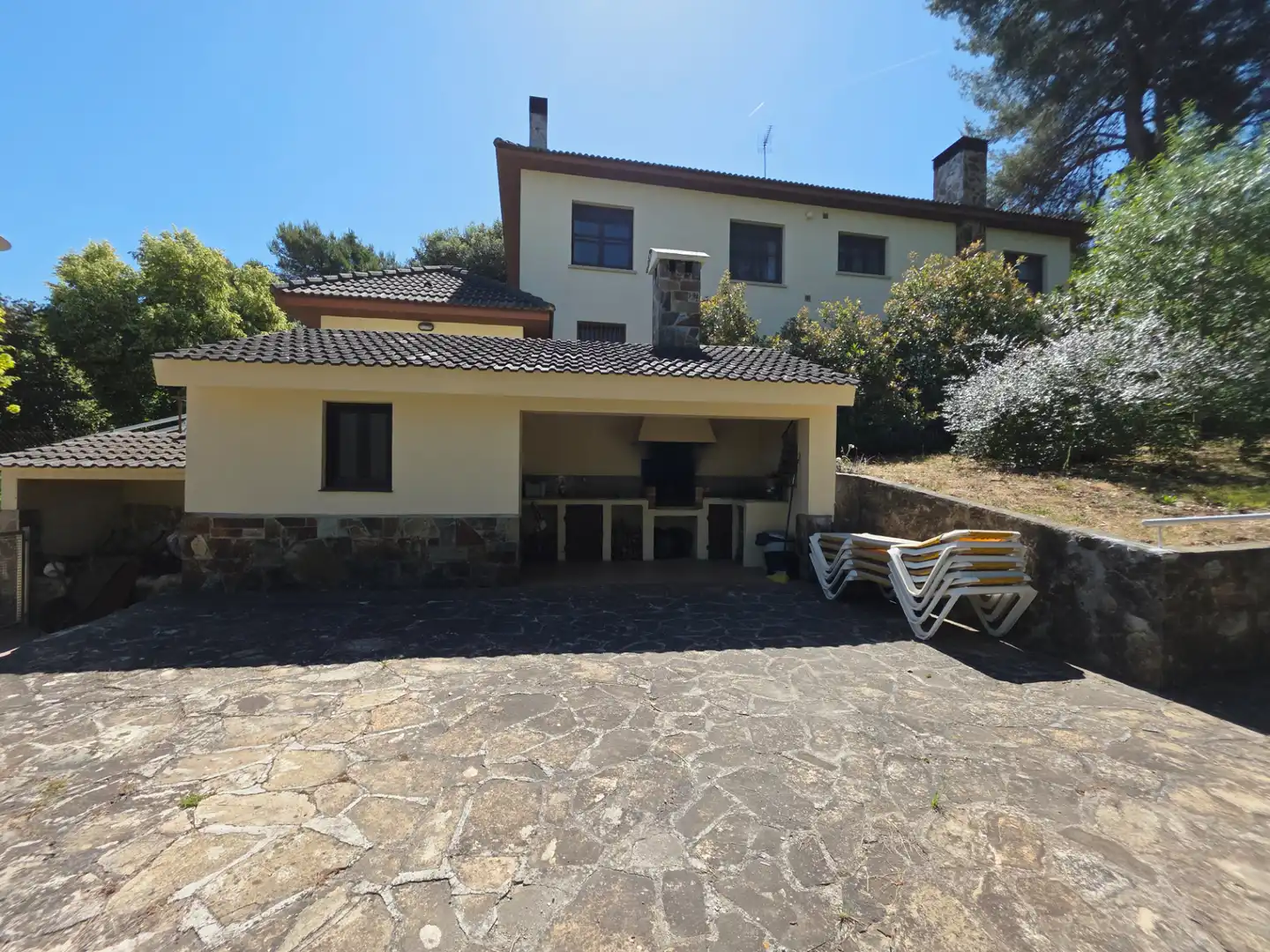Vista exterior de Casa o chalet en venta en Vallirana con Calefacción, Terraza y Piscina