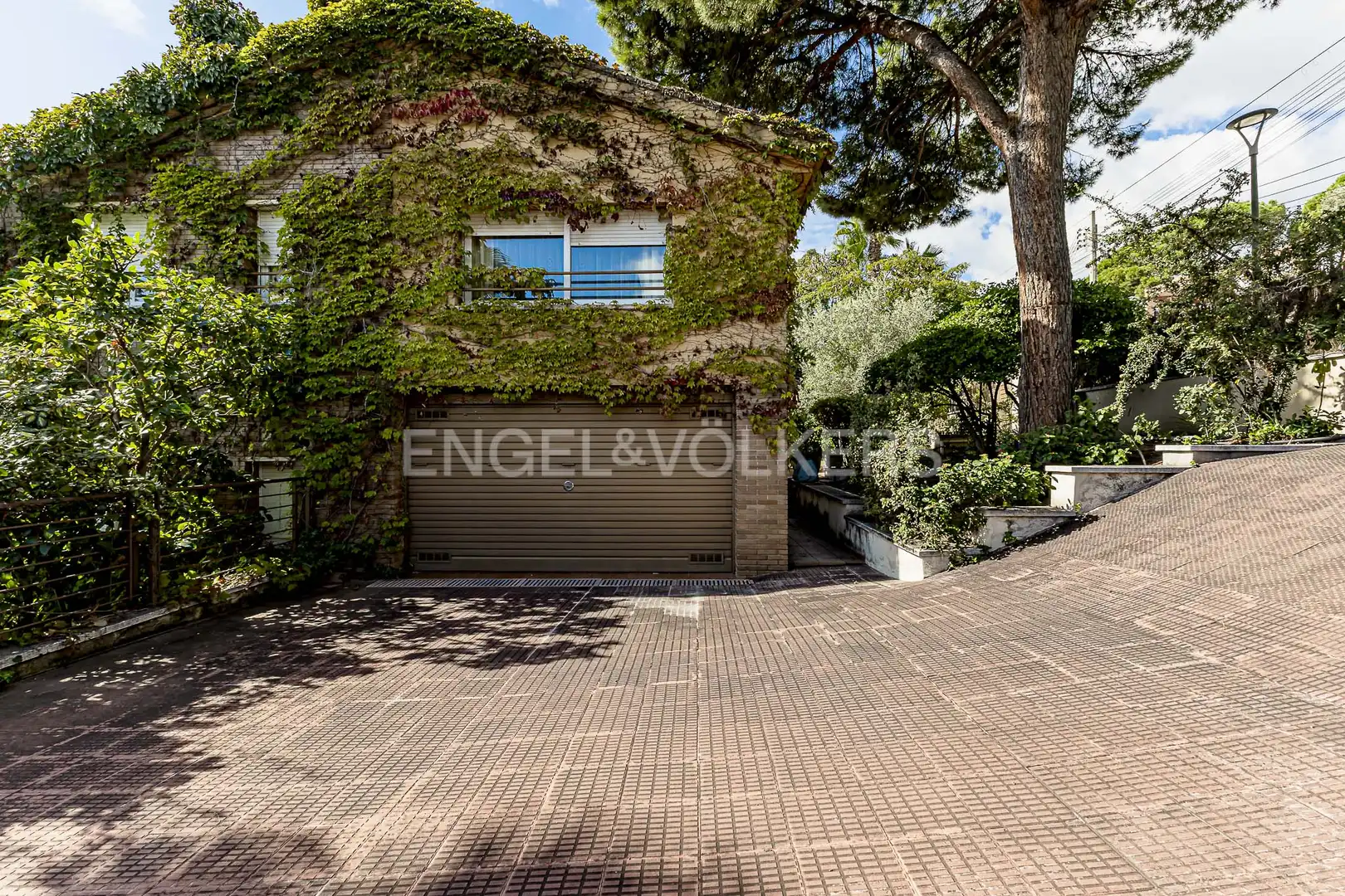 Vista exterior de Casa o xalet en venda en Cabrils amb Aire condicionat, Calefacció i Jardí privat