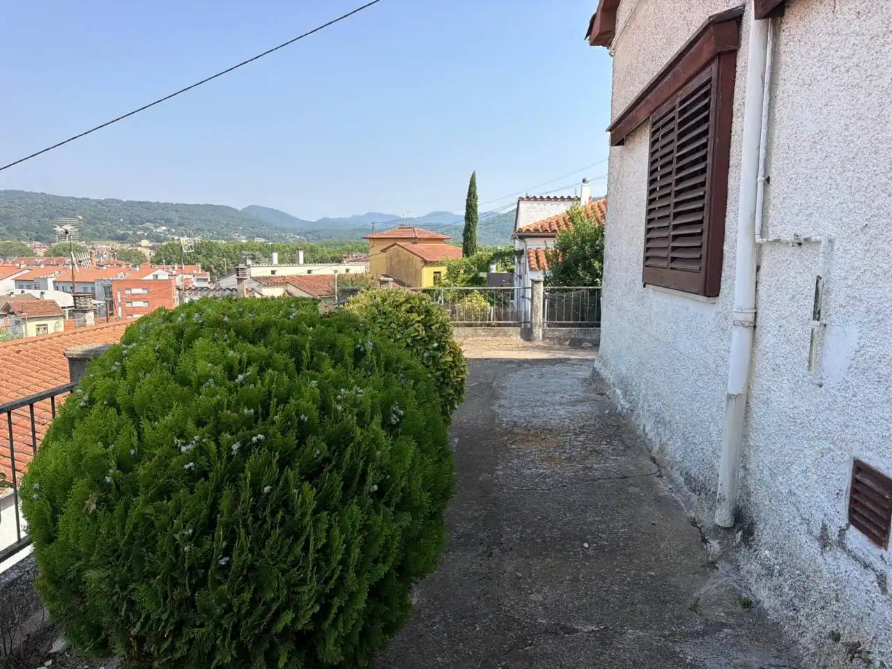 Außenansicht von Haus oder Chalet zum Verkauf in Olot mit Klimaanlage, Heizung und Privatgarten