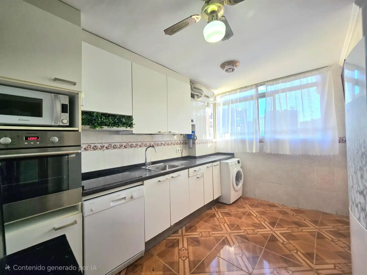 Küche von Wohnung zum Verkauf in Torremolinos mit Klimaanlage, Privatgarten und Terrasse